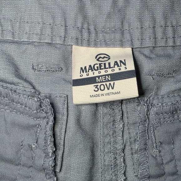 Magellan Men's Gray Cargo Shorts, Size 30W - Picture 3 of 14